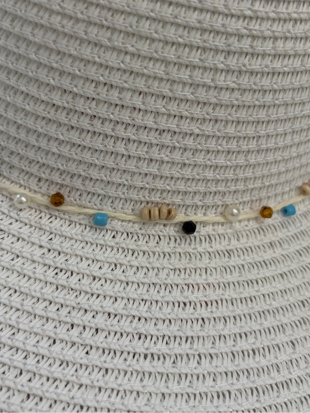 Sun hat Beach straw NWT White with beads - Picture 3 of 4